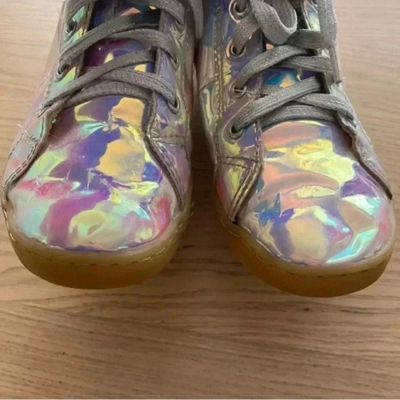 The Children's Place Holographic Hi Top Sneakers 5 - Picture 3 of 7